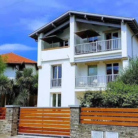 La Maison De La Cote Et Apartment